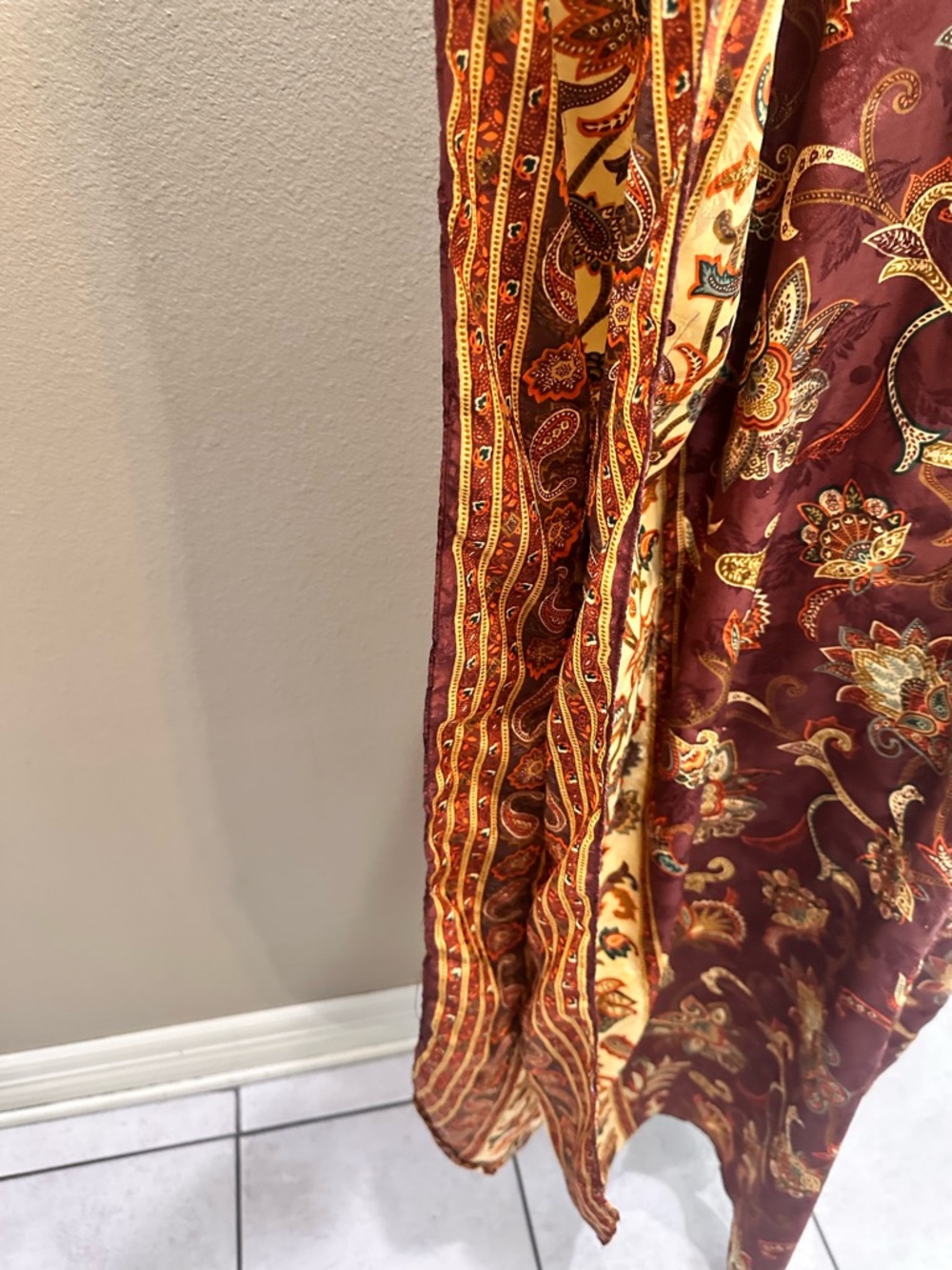 Simply Basic Vintage Boho Paisley V-Neck Kaftan in Burgundy Gold One Size - Picture 9 of 16